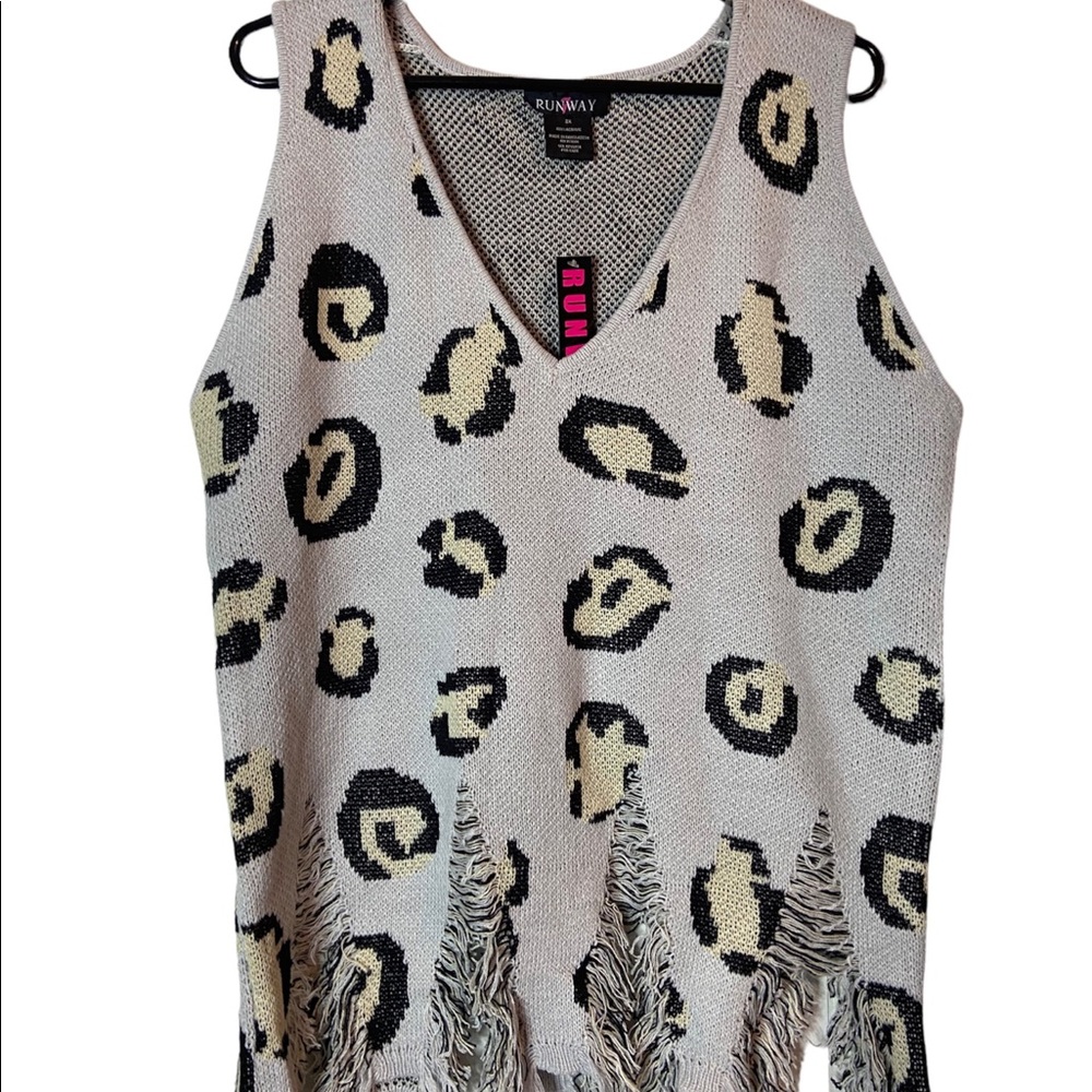 Runway 7 frayed distressed ladies grey leopard animal print Sweater Vest 2x Nwt